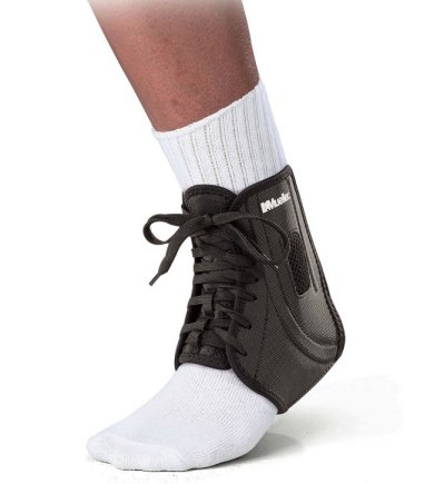 Бандаж на гомілкостоп MUELLER ATF2 ANKLE BRACE 43331 - S Бандаж на гомілкостоп MUELLER ATF2 ANKLE BRACE 43331 - S