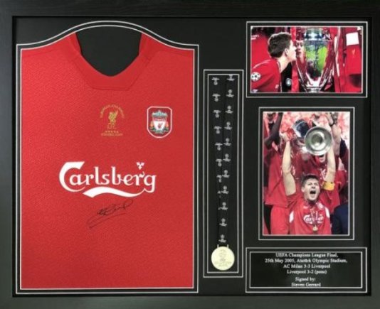 Футболка с автографом и медаль Ливерпуль Джеррард Liverpool F.C. Gerrard Стамбул в рамке