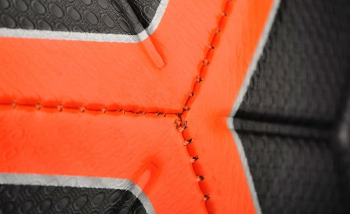 Мяч футбольный Nike STRIKE SC3147-010 размер 4 цвет: чёрный/оранжевый (официальная гарантия)