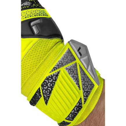 Воротарські рукавиці Reusch Attrakt Solid 55 70 515 2014
