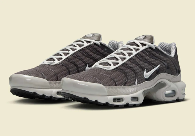 Кроссовки Nike Air Max PLUS - Официальная Продукция