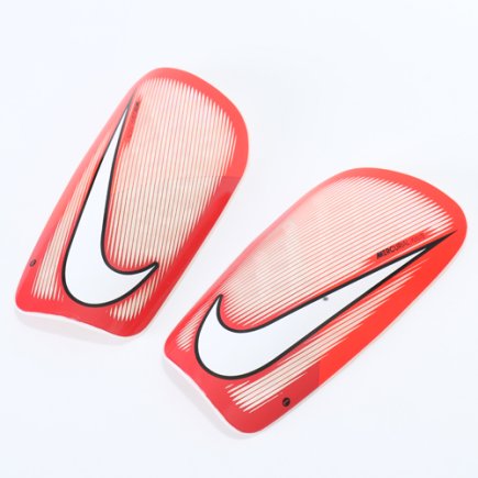 Щитки футбольні Nike NK MERC FLYLITE GRD SP2085-671 колір: червоний/чорний