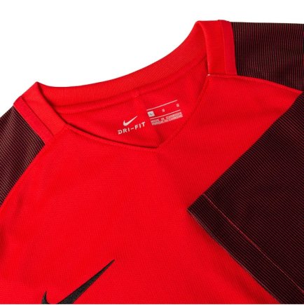 Футболка Nike Revolution IV 833017-657 цвет: красный