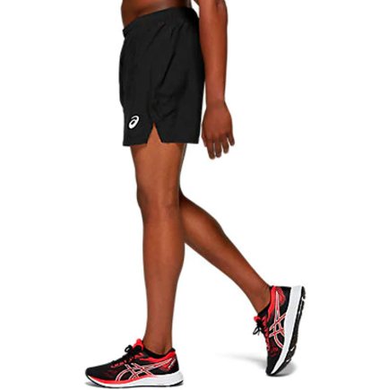 Шорти ASICS SILVER 5IN SHORT 2011A017-001 бігові колір: чорний
